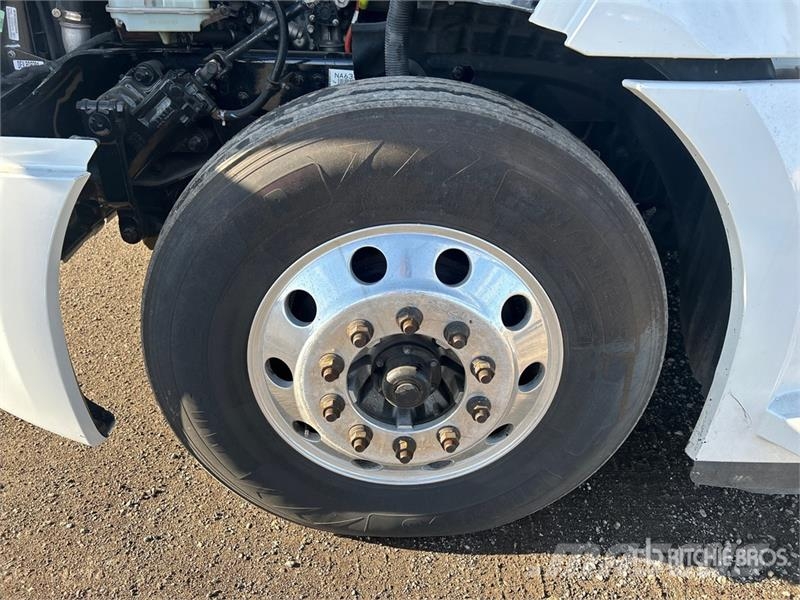 Freightliner Cascadia 126 6x4 T/A Sleeper Truck Tractor Седельные тягачи