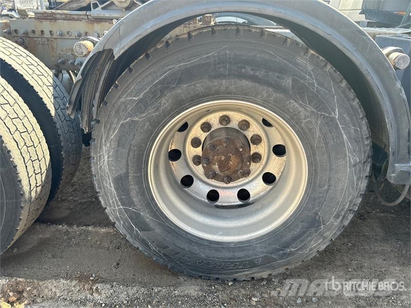 Freightliner Cascadia 125 6x4 T/A Sleeper Truck Tractor Tractor Units