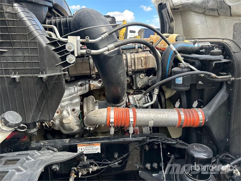 Freightliner Cascadia 126 6x4 T/A Sleeper Truck Tractor Vetopöytäautot