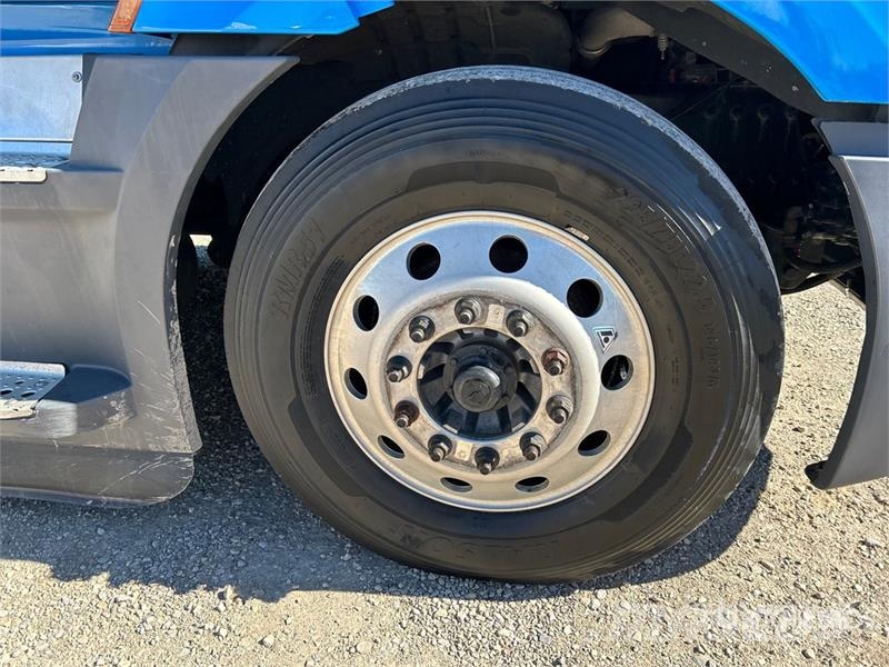 Freightliner Cascadia 126 6x4 T/A Sleeper Truck Tractor وحدات الجر