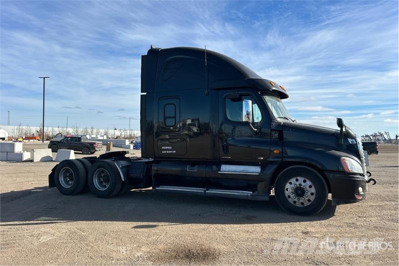 Freightliner Cascadia 125 6x4 T/A Sleeper Truck Tractor Седельные тягачи