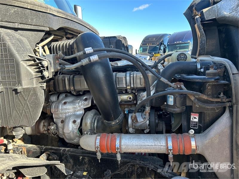 Freightliner Cascadia 126 6x4 T/A Sleeper Truck Tractor Tractor Units