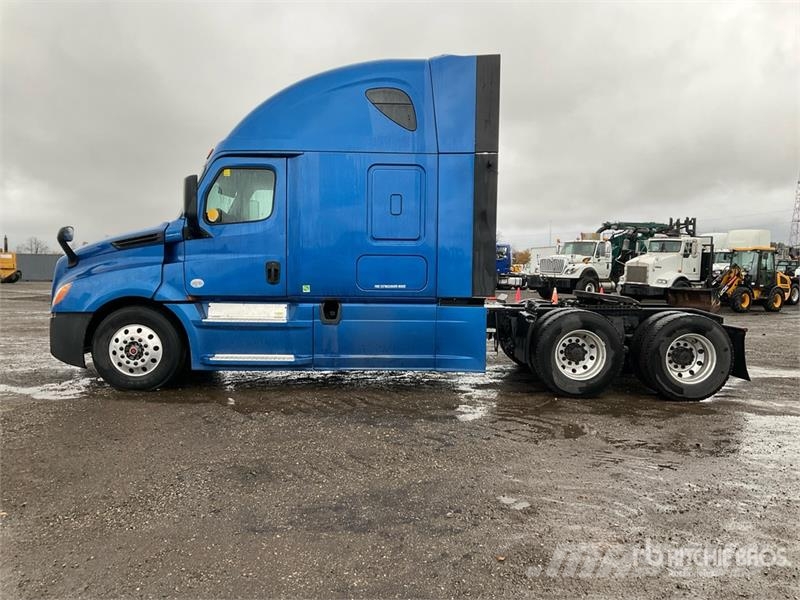 Freightliner Cascadia 126 Truck Tractor Units