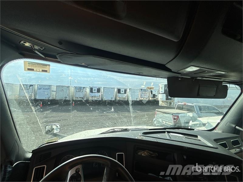 Freightliner Cascadia 126 6x4 T/A Sleeper Truck Tractor Vilcēji