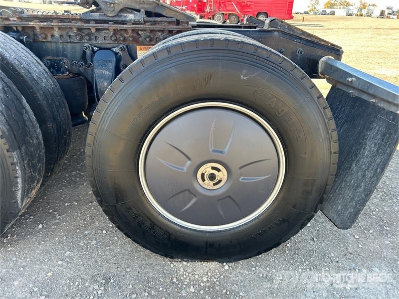 Freightliner Cascadia 126 6x4 T/A Sleeper Truck Tractor وحدات الجر