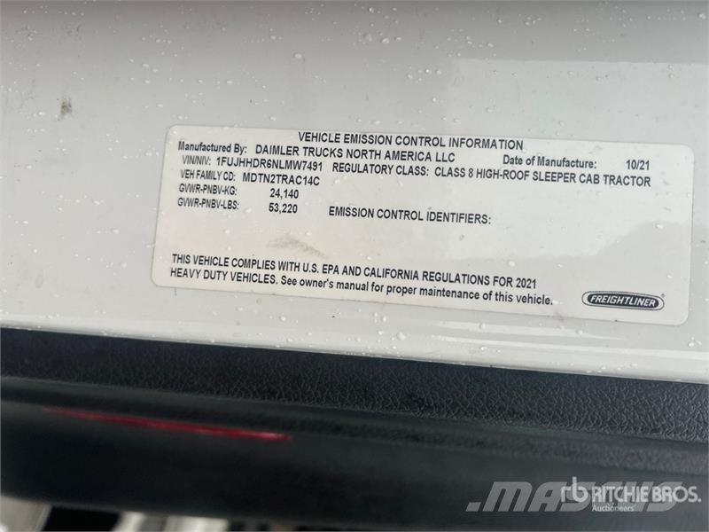 Freightliner Cascadia 126 T/A Sleeper Truck Tractor Tractor Units