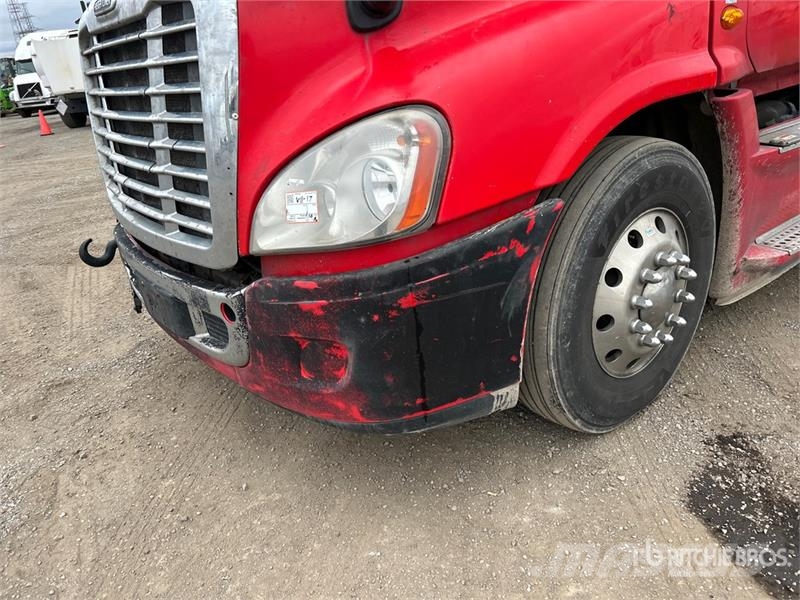Freightliner Cascadia 125 6x4 T/A Sleeper Truck Tractor Vetopöytäautot