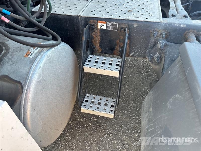 Freightliner Cascadia 126 6x4 T/A Sleeper Truck Tractor Седельные тягачи