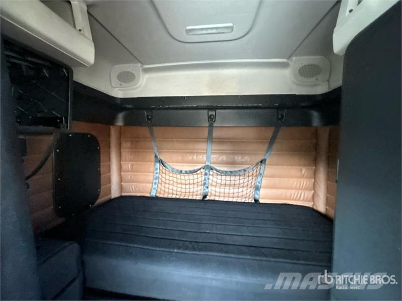 Freightliner Cascadia 126 6x4 T/A Sleeper Truck Tractor 曳引機組件