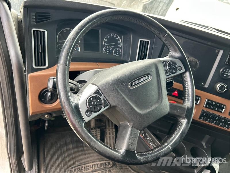 Freightliner Cascadia 126 6x4 T/A Sleeper Truck Tractor Tractor Units