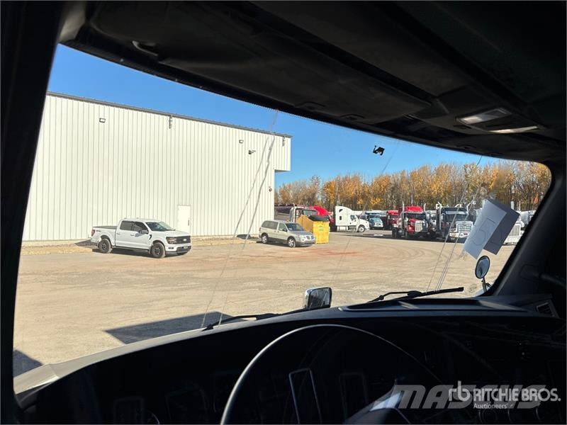 Freightliner Cascadia 126 6x4 T/A Sleeper Truck Tractor Sattelzugmaschinen