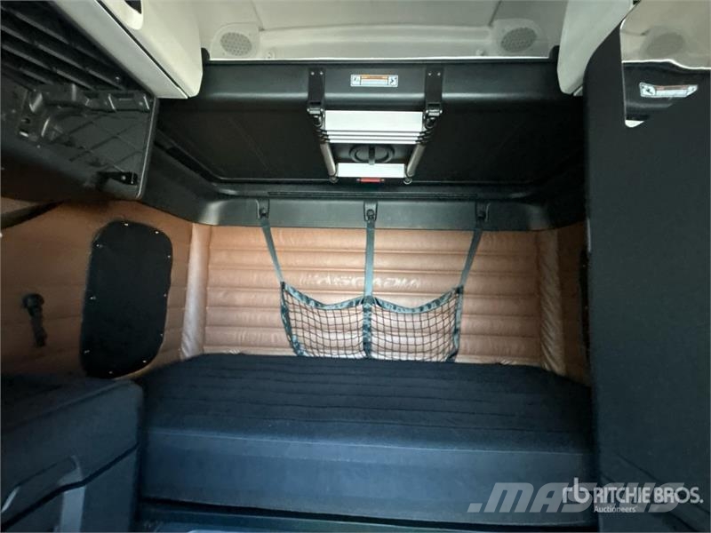 Freightliner Cascadia 126 Tractor Units