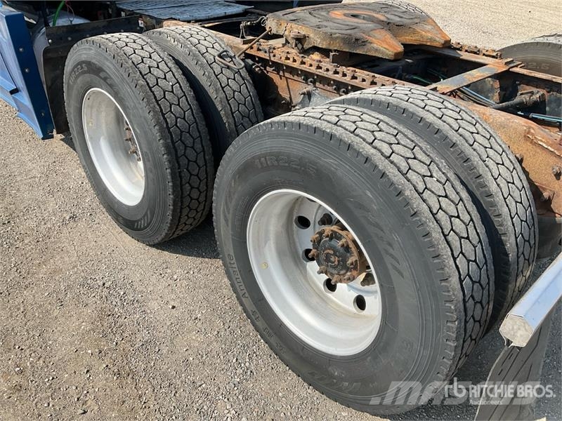 Freightliner Cascadia 126 6x4 T/A Sleeper Truck Tractor Sattelzugmaschinen
