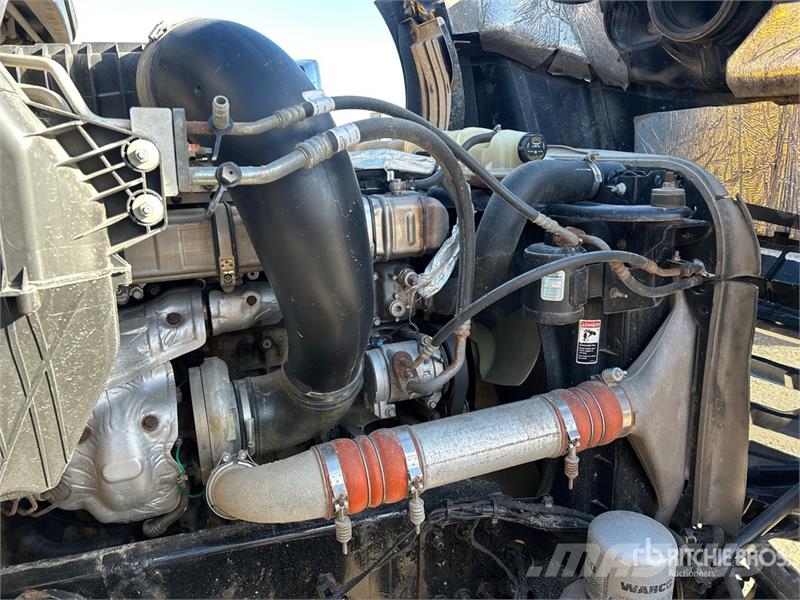 Freightliner Cascadia 126 6x4 T/A Sleeper Truck Tractor Tractor Units