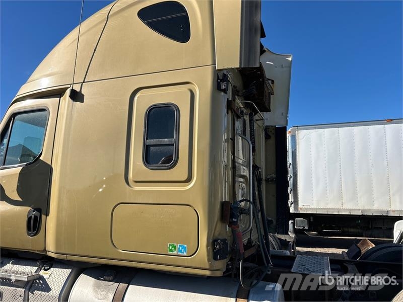 Freightliner Cascadia 125 6x4 T/A Sleeper Truck Tractor Тягачі