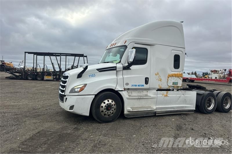 Freightliner Cascadia 126 6x4 T/A Sleeper Truck Tractor Vetopöytäautot