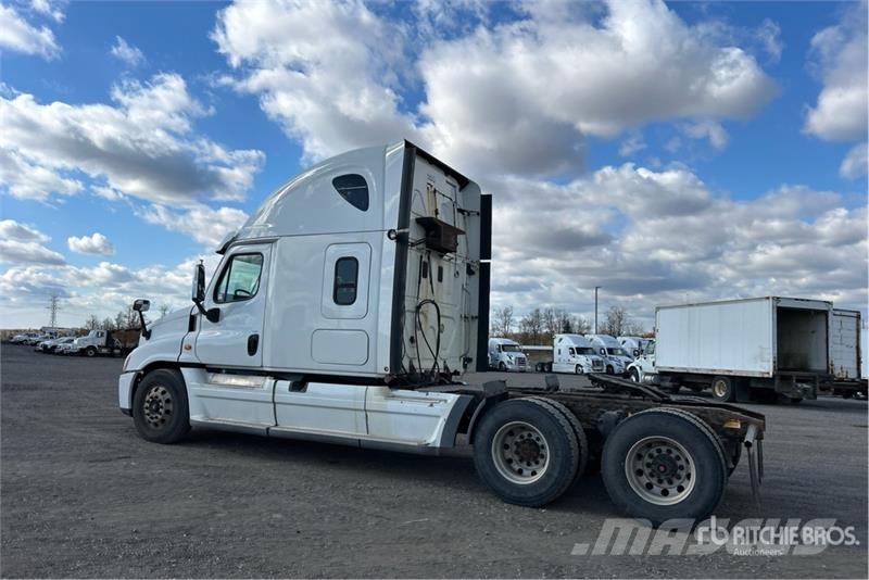 Freightliner Cascadia 125 6x2 T/A Sleeper Truck Tractor وحدات الجر