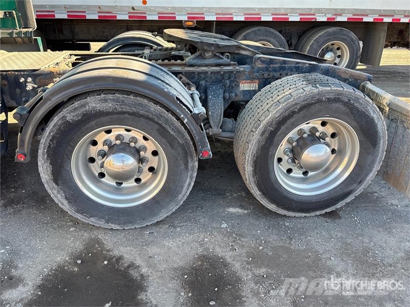 Freightliner Cascadia 126 6x4 T/A Sleeper Truck Tractor Sattelzugmaschinen