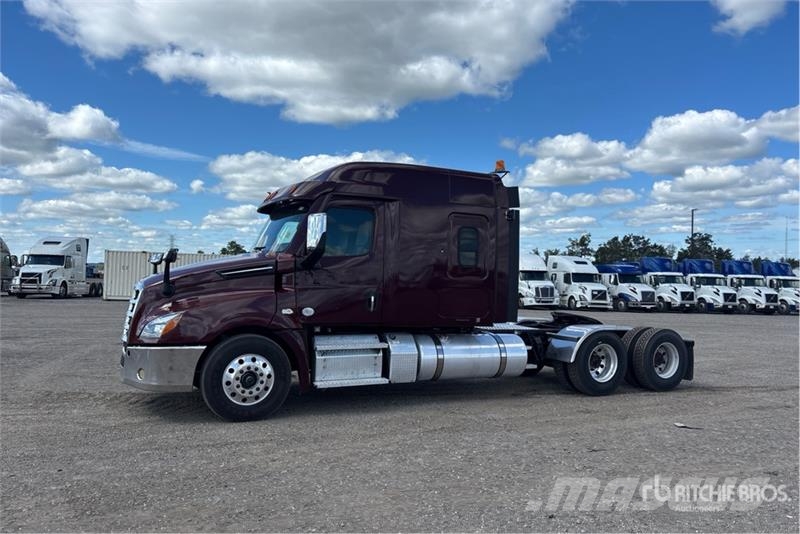 Freightliner Cascadia 126 6x4 T/A Sleeper Truck Tractor Tegljači