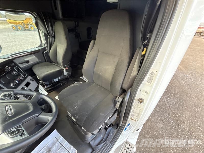Freightliner Cascadia 126 Truck Tractor Units