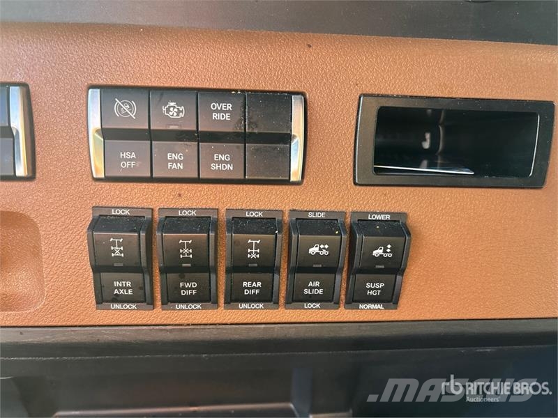 Freightliner Cascadia 126 وحدات الجر