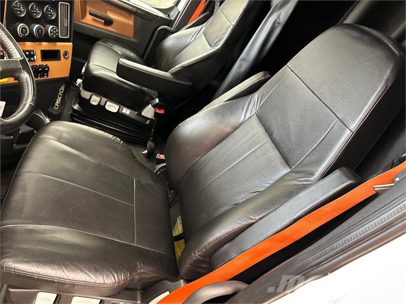Freightliner Cascadia 126 وحدات الجر
