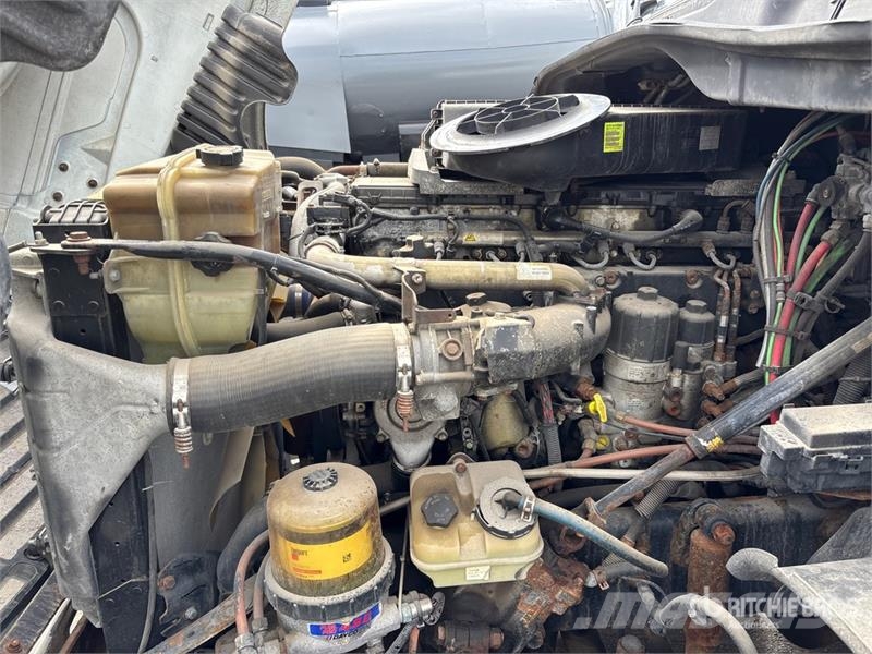 Freightliner Cascadia 125 6x4 T/A Sleeper Truck Tractor Trekkvogner