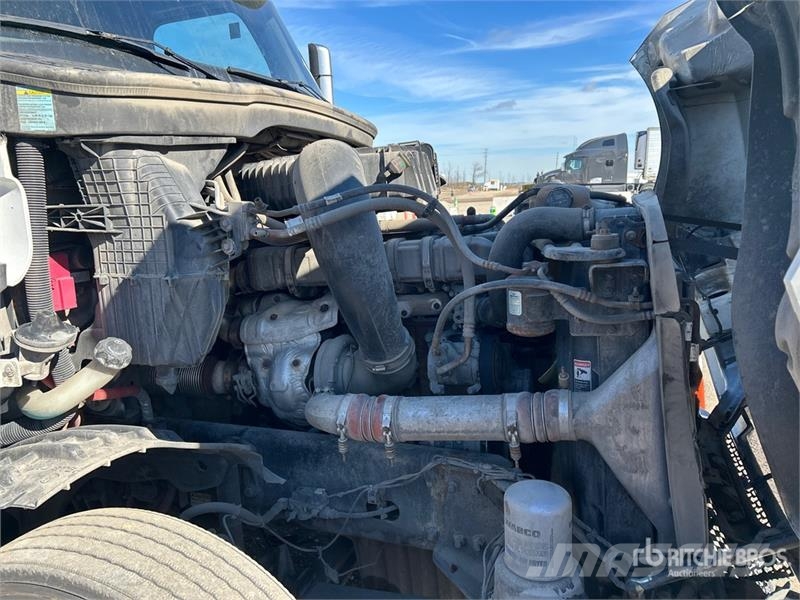 Freightliner Cascadia 126 6x4 T/A Sleeper Truck Tractor Sattelzugmaschinen