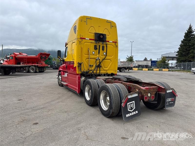 Freightliner Cascadia 125 6x4 T/A Sleeper Truck Tractor Sattelzugmaschinen
