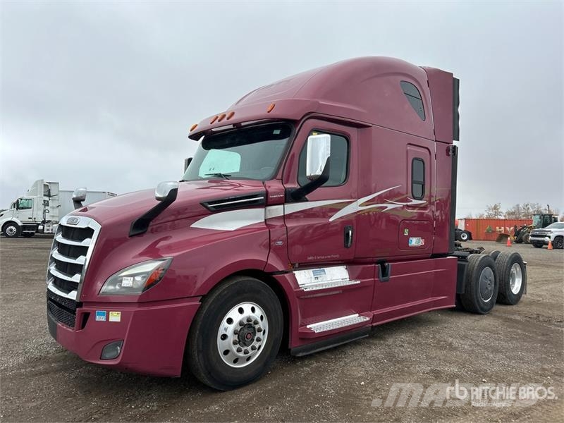 Freightliner Cascadia 126 6x4 T/A Sleeper Truck Tractor Cavalos mecânicos
