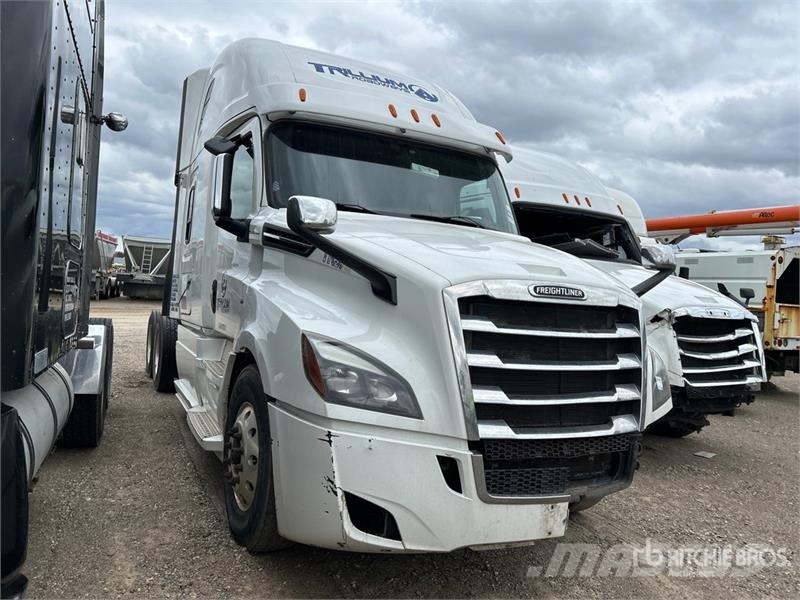 Freightliner Cascadia 126 6x4 T/A Sleeper Truck Tractor (Inoper Tractores (camiões)