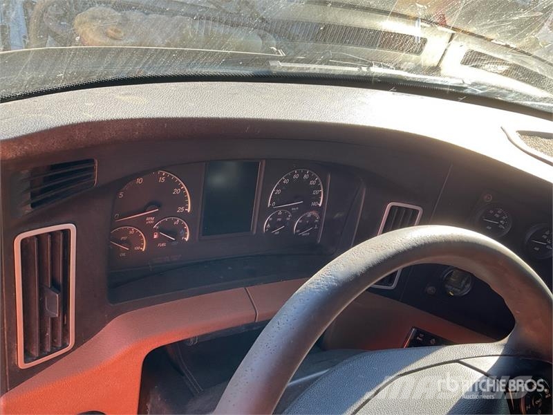 Freightliner Cascadia 126 6x4 T/A Sleeper Truck Tractor Traktorske jedinice