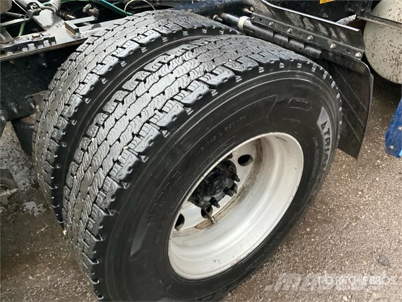 Freightliner Cascadia 126 Truck Tractor Units