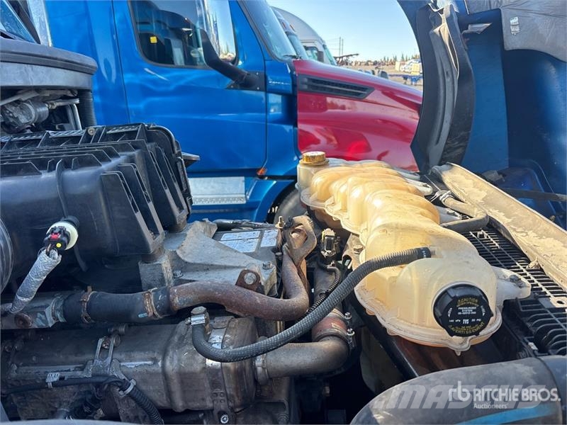 Freightliner Cascadia 126 6x4 T/A Sleeper Truck Tractor Tractor Units