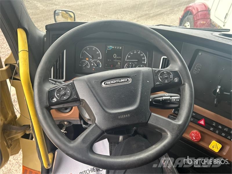 Freightliner Cascadia 126 6x4 T/A Sleeper Truck Tractor 牵引车