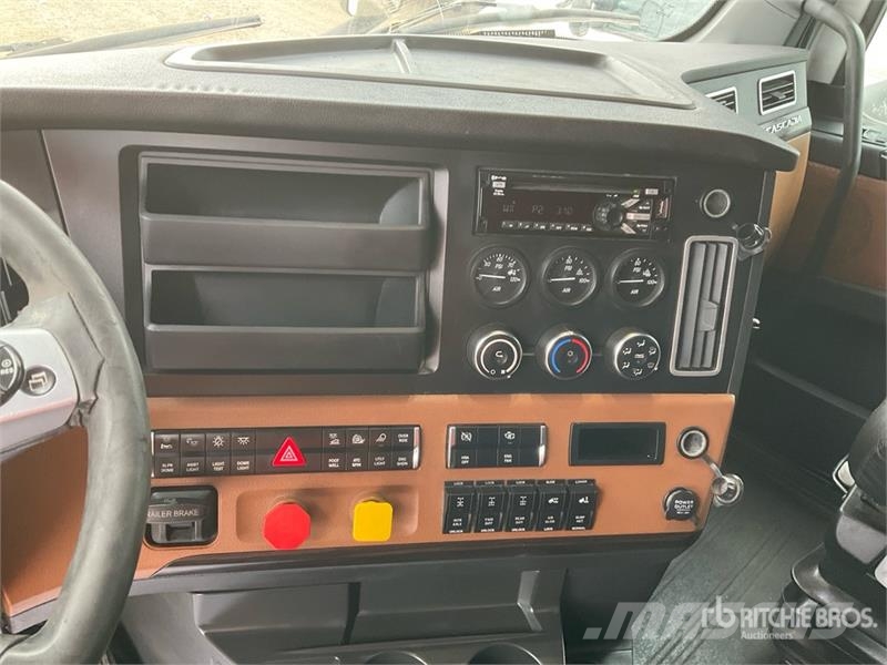 Freightliner Cascadia 126 6x4 T/A Sleeper Truck Tractor وحدات الجر