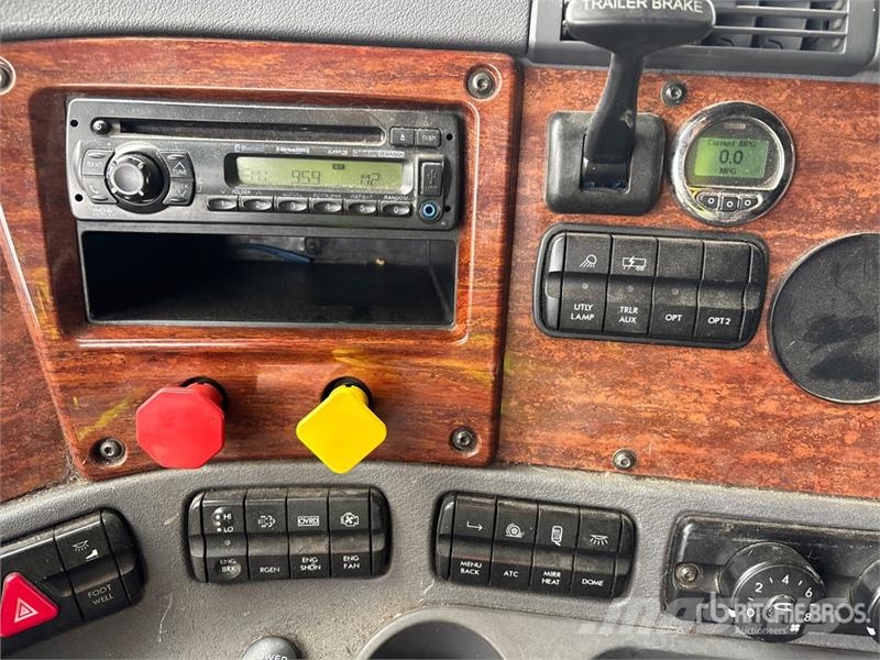 Freightliner Cascadia 125 6x4 T/A Sleeper Truck Tractor Sattelzugmaschinen