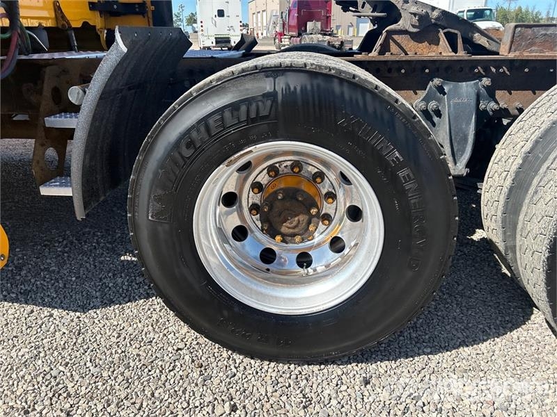 Freightliner Cascadia 125 6x4 T/A Sleeper Truck Tractor Dragbilar