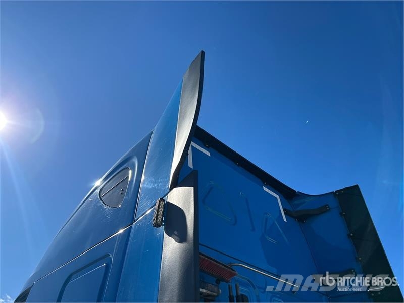 Freightliner Cascadia 126 6x4 T/A Sleeper Truck Tractor وحدات الجر