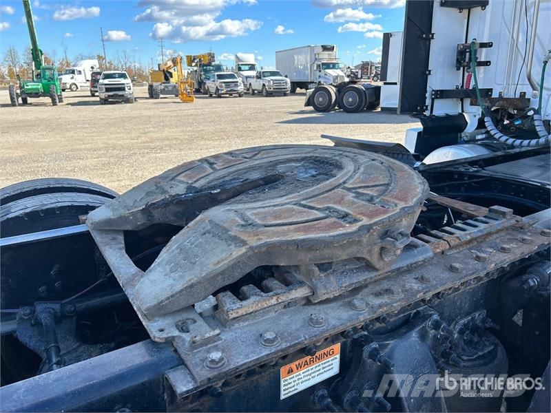 Freightliner Cascadia 126 6x4 T/A Sleeper Truck Tractor وحدات الجر