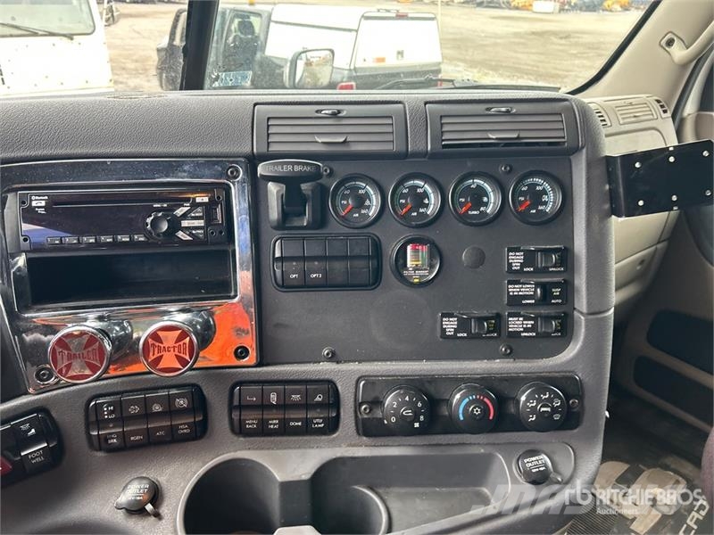 Freightliner Cascadia 125 6x4 T/A Sleeper Truck Tractor (Inoper Nyergesvontatók