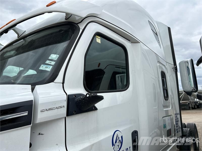Freightliner Cascadia 126 6x4 T/A Sleeper Truck Tractor (Inoper Tractores (camiões)
