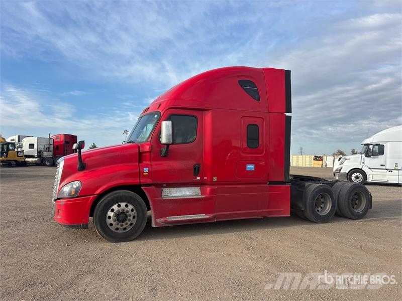 Freightliner Cascadia 125 6x4 T/A Sleeper Truck Tractor Tegljači