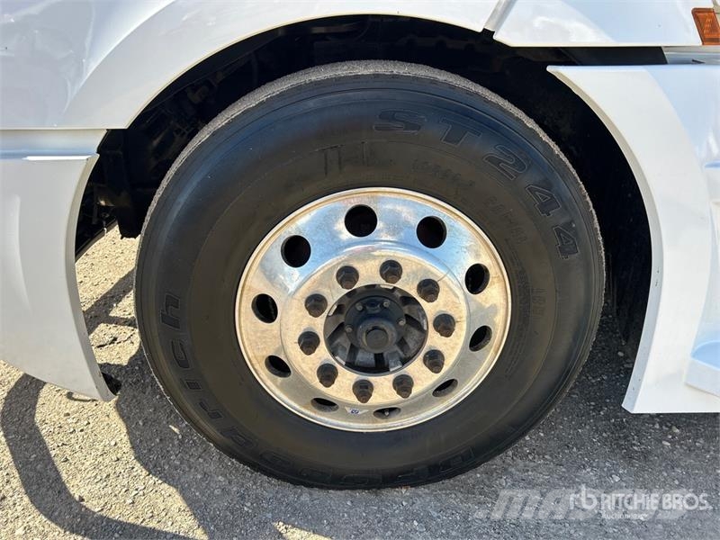 Freightliner Cascadia 126 6x4 T/A Sleeper Truck Tractor وحدات الجر
