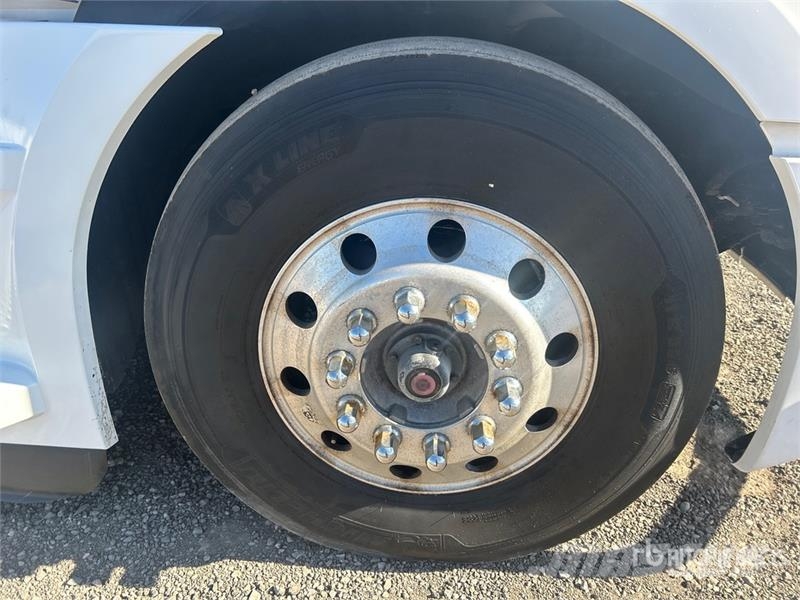 Freightliner Cascadia 126 Trekkers