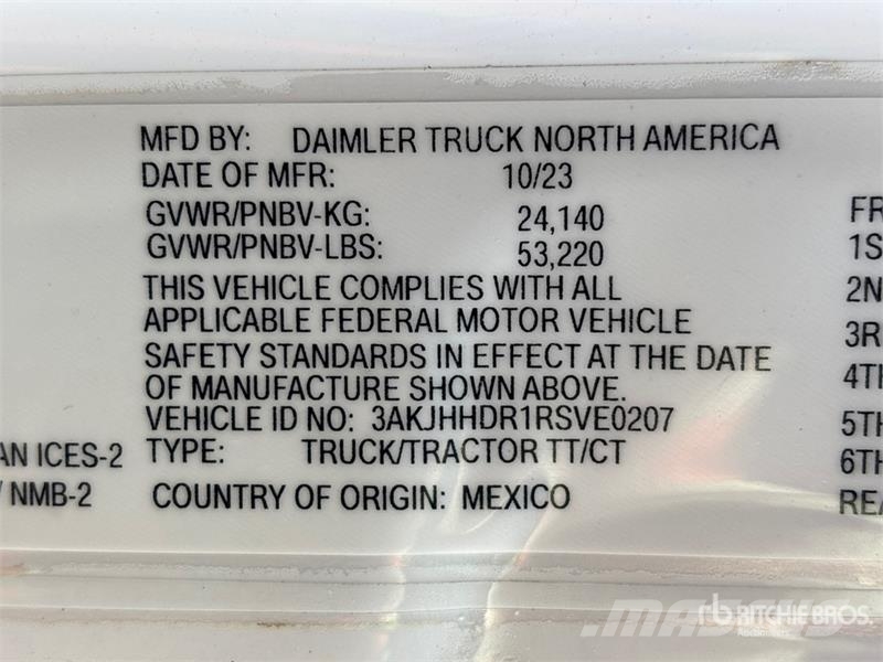 Freightliner Cascadia 126 6x4 T/A Sleeper Truck Tractor Тягачі