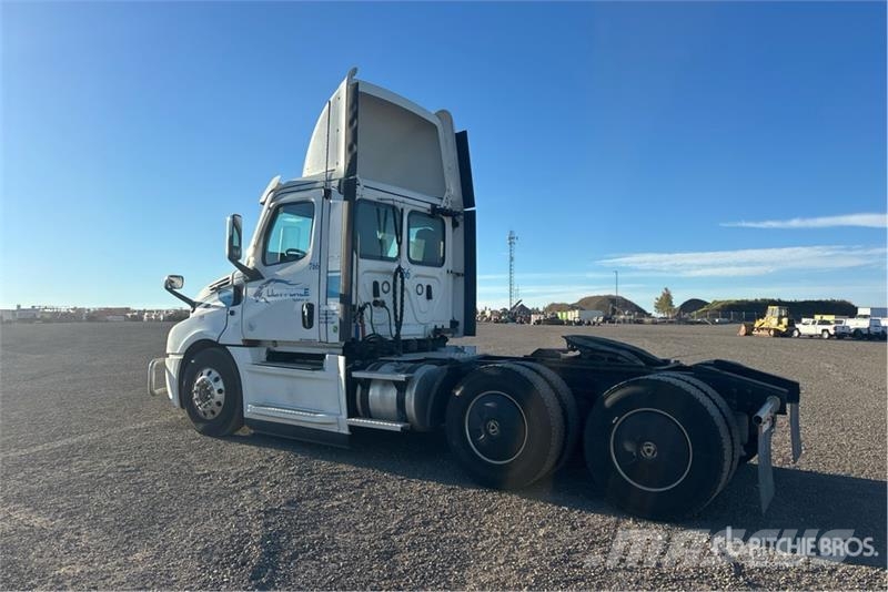 Freightliner Cascadia 126 وحدات الجر