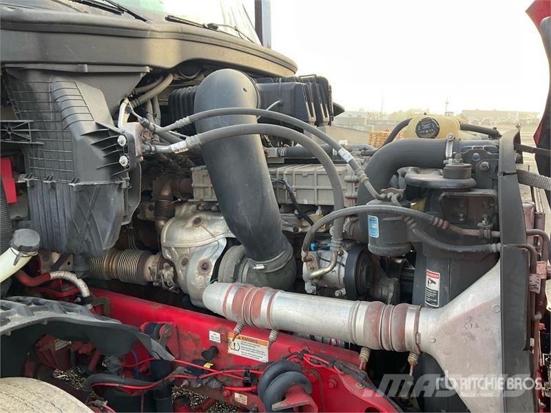 Freightliner Cascadia 126 Vetopöytäautot