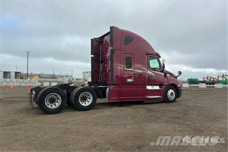 Freightliner Cascadia 126 6x4 T/A Sleeper Truck Tractor Cavalos mecânicos