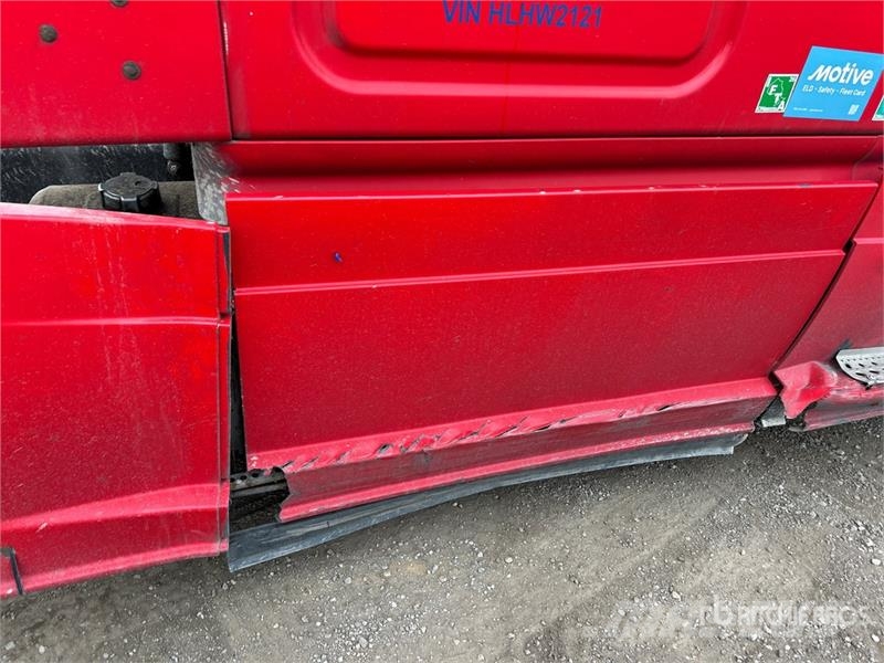 Freightliner Cascadia 125 6x4 T/A Sleeper Truck Tractor Vetopöytäautot